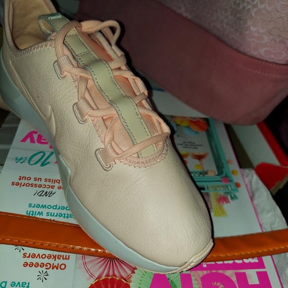 NIB Orange Nike Women's Ashin size 8.5 Brand New in Box - Picture 10 of 12